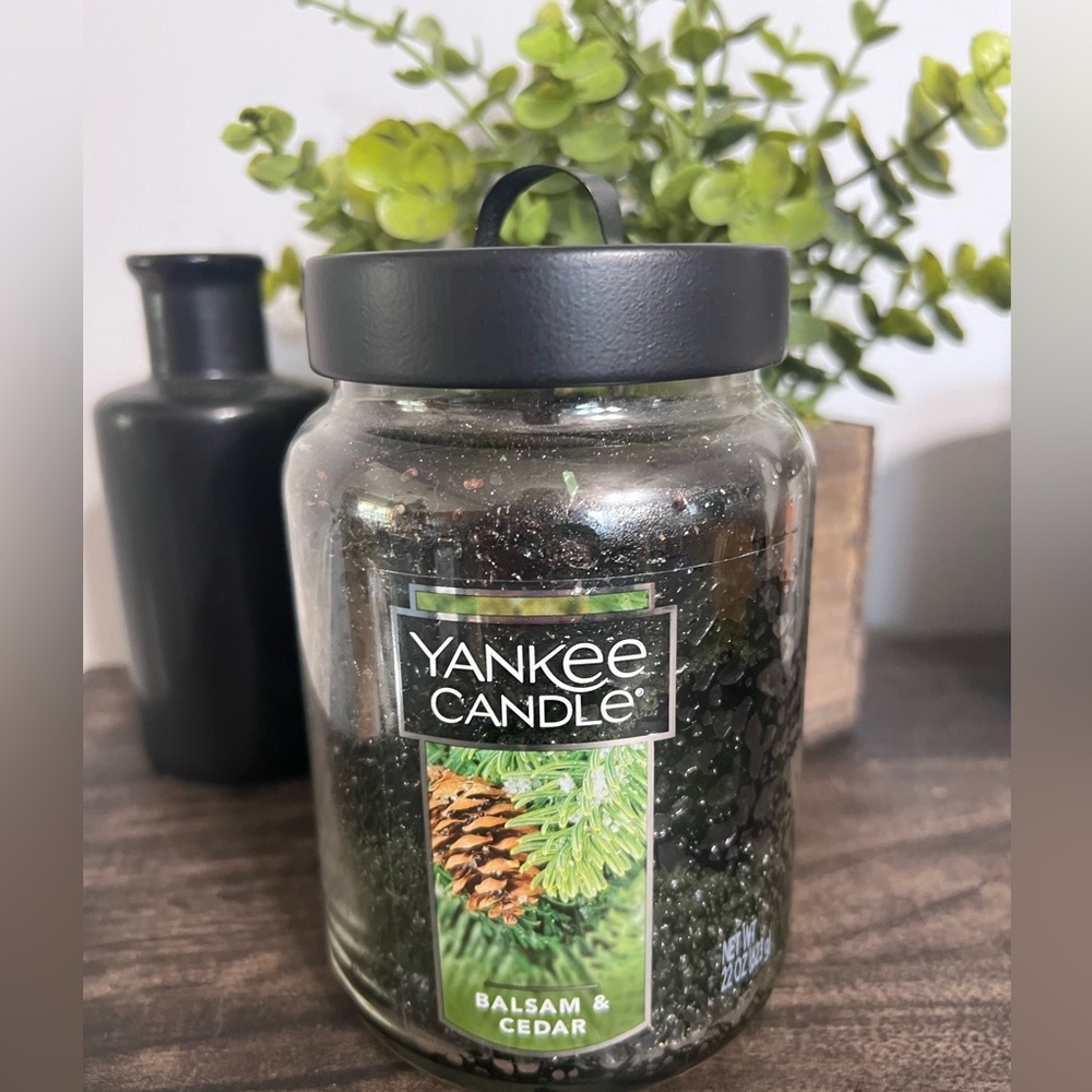 Yankee Candle 🌲 “Balsam & Cedar” 22oz Candle